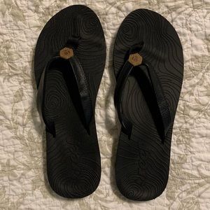 Women’s size 10 black Reef flip flops new